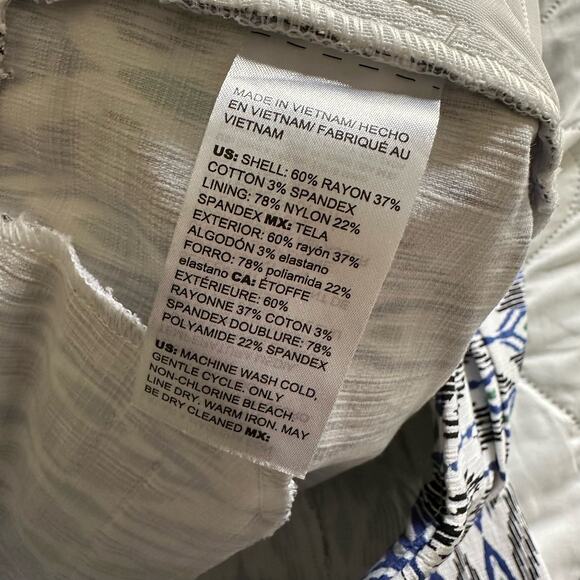 Chicos Brigitte Ikat Crops Size 12 - Picture 10 of 15